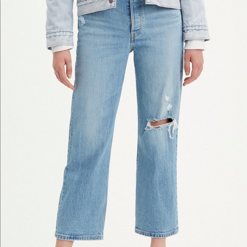 EUC Levi’s Ribcage Straight size 30